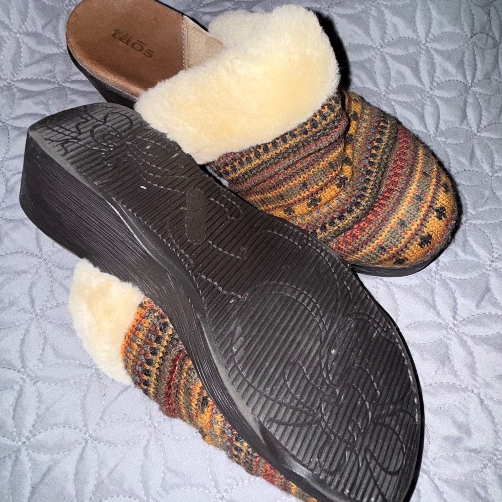 Taos Footwear "Good To Go" (or Woollery) Multi-Color Knit Wedge Clogs - Picture 6 of 8